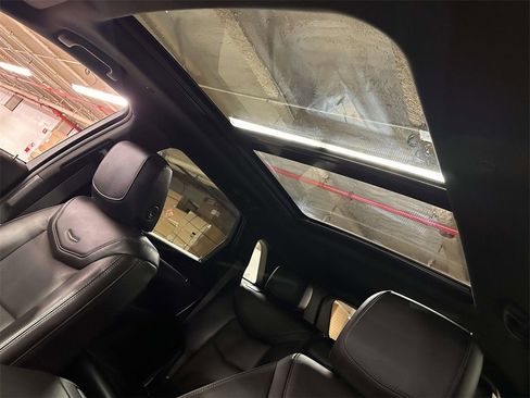 Used 2023 Cadillac XT5 Sportv w/ Technology Package image 15