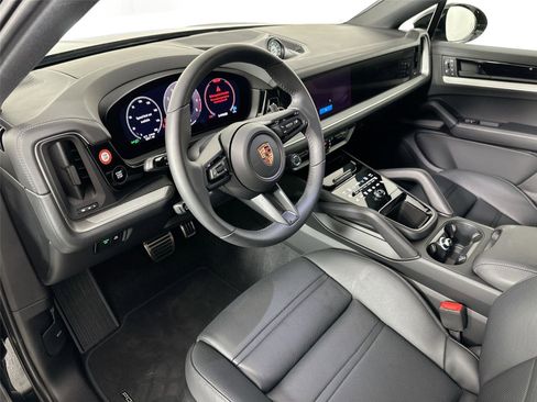 Certified 2025 Porsche Cayenne S AWD/4WD image 4