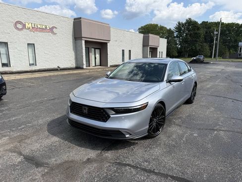 Used 2024 Honda Accord Touring image 2