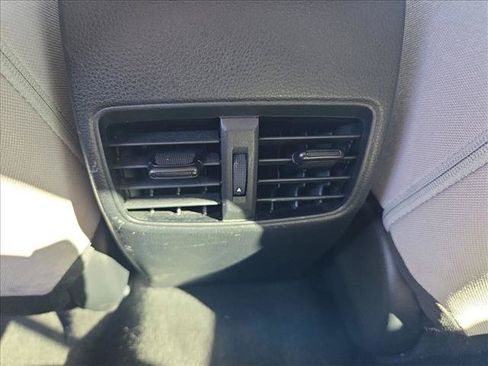 Used 2022 Toyota Corolla Cross L AWD/4WD image 16