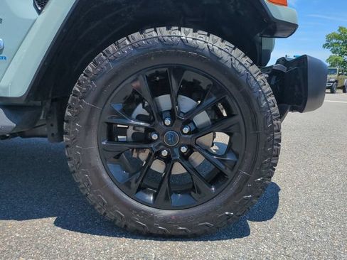 Used 2024 Jeep Wrangler Unlimited Sahara AWD/4WD image 11