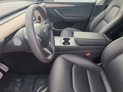 Used 2023 Tesla Model Y Long Range image 22