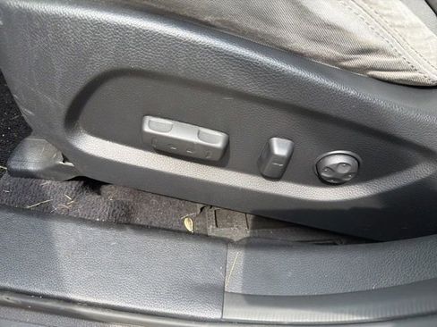 Used 2017 Hyundai Santa Fe SE FWD image 5