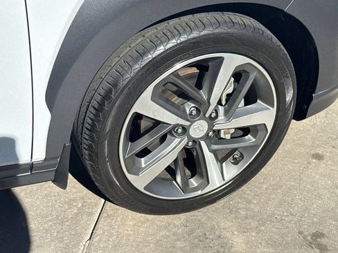 Used 2019 Hyundai Kona Limited FWD image 14