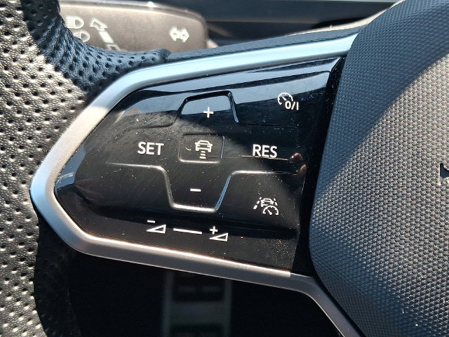 Used 2023 Volkswagen Tiguan SE R-Line AWD/4WD image 21