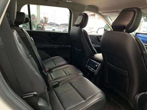 Used 2020 Lincoln Aviator Reserve w/ Elements Package Plus image 11