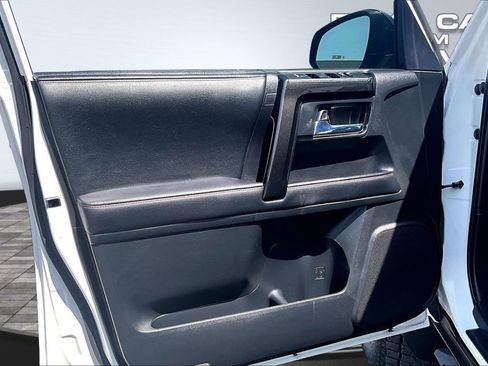 Used 2020 Toyota 4Runner Venture w/ Moonroof Package AWD/4WD image 22