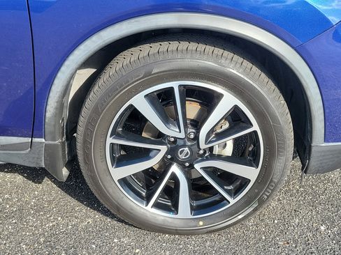 Used 2018 Nissan Rogue SL w/ Premium Package image 6