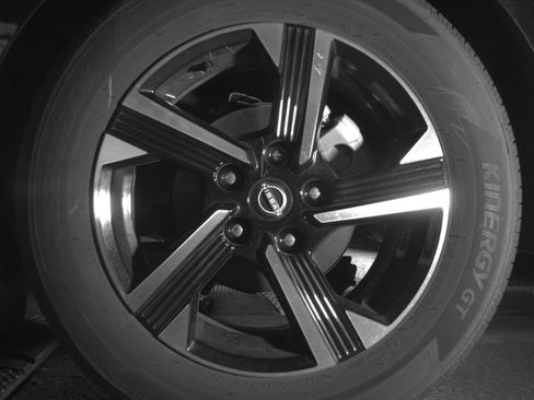 Used 2025 Nissan Sentra SV FWD image 18