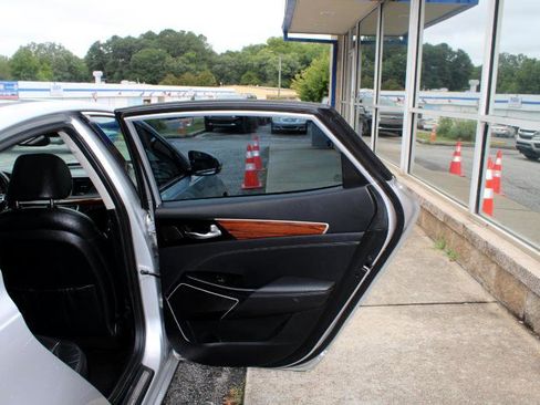 Used 2017 Kia Cadenza Technology image 22