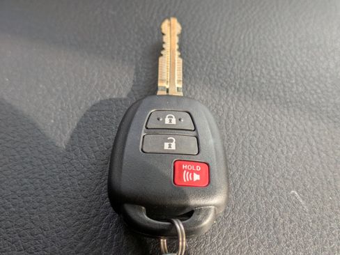 Used 2022 Toyota Tacoma SR image 30