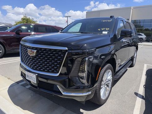 Used 2025 Cadillac Escalade ESV Premium Luxury image 2
