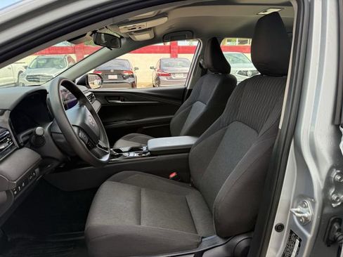 Used 2025 Toyota Camry LE image 27
