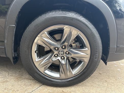 Used 2019 Toyota Highlander Limited Platinum AWD/4WD image 13