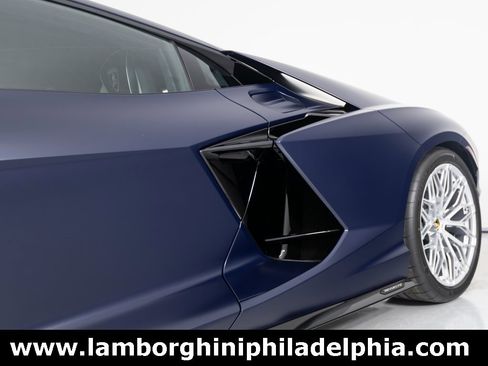 Used 2025 Lamborghini Revuelto image 52