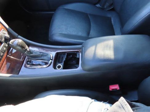 Used 2002 Mercedes-Benz C 320 Sedan image 23