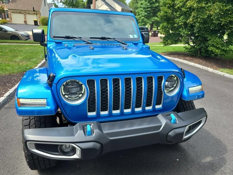 Used 2023 Jeep Wrangler Unlimited Sahara w/ Cold Weather Group AWD/4WD image 2