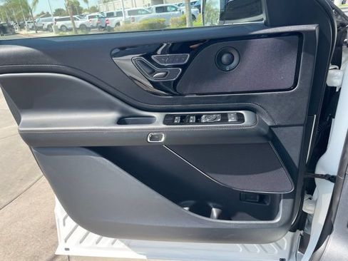 New 2026 Lincoln Aviator AWD image 19
