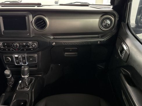 Used 2018 Jeep Wrangler Unlimited Sport S AWD/4WD image 29