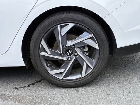 Used 2025 Hyundai Elantra Limited FWD image 46
