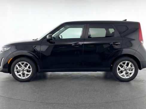 Used 2025 Kia Soul LX w/ LX Technology Package image 5