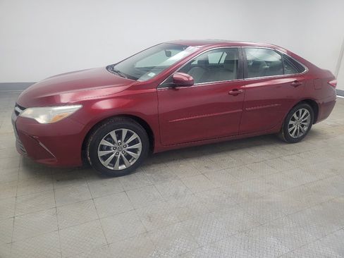 Used 2015 Toyota Camry XLE w/ Moonroof Package image 2