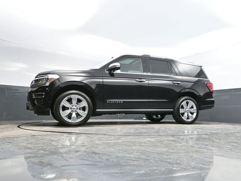 Used 2024 Ford Expedition Platinum image 37