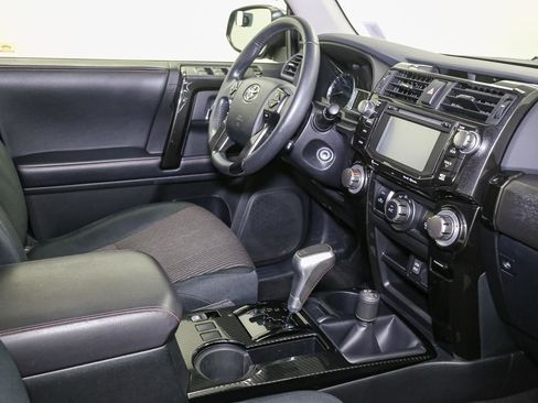 Used 2019 Toyota 4Runner TRD Off-Road AWD/4WD image 17