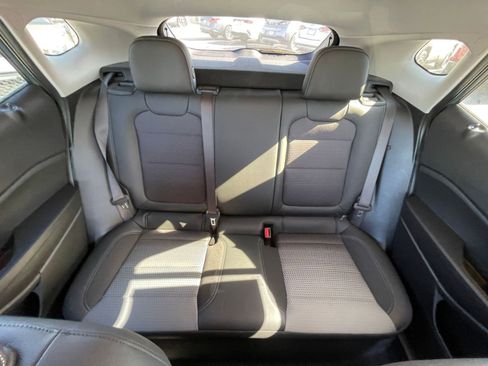 Used 2025 Chevrolet Trax LT w/ LT Convenience Package FWD image 39