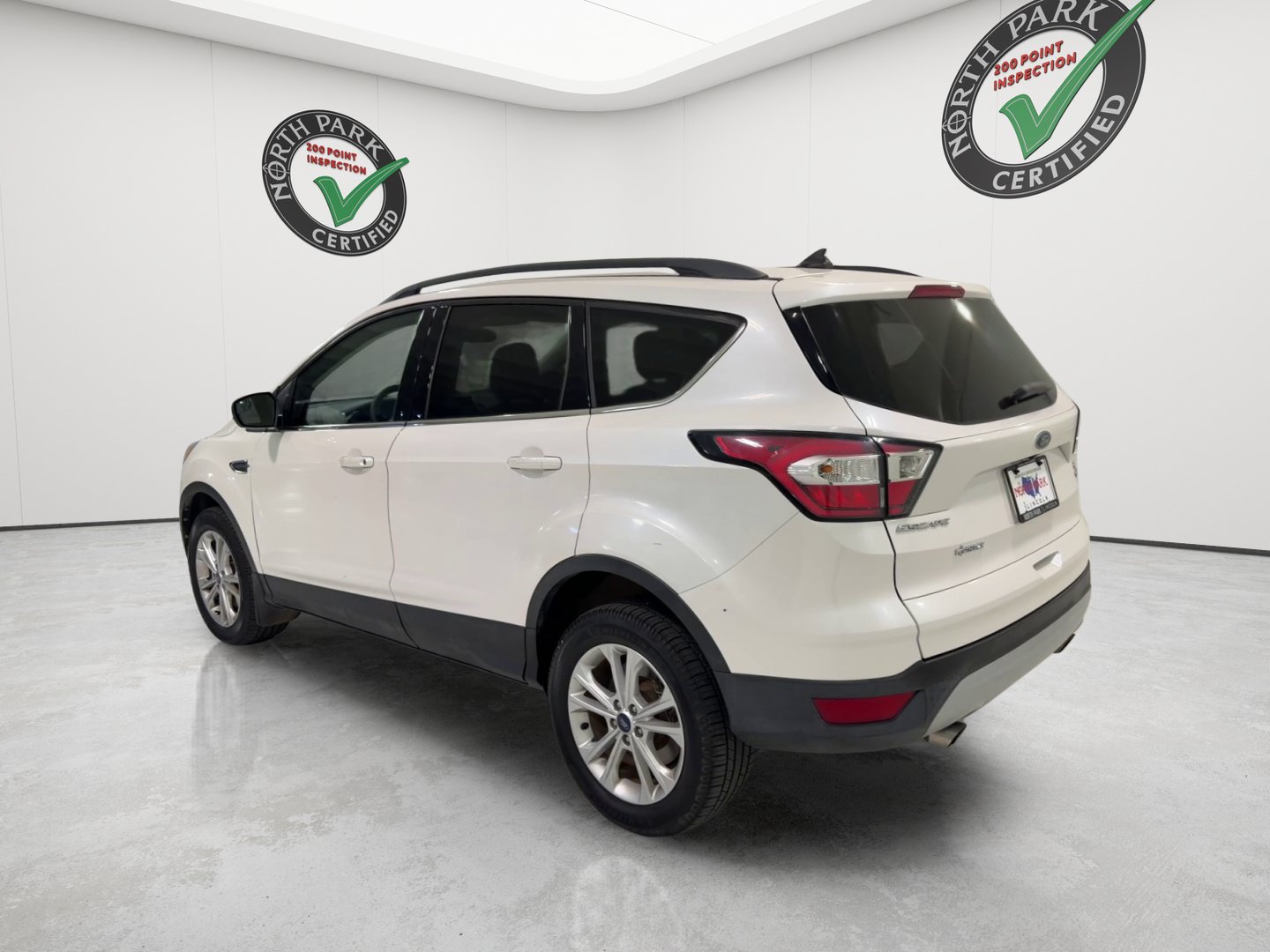 Used 2018 Ford Escape SE w/ SE Sync 3 Package AWD/4WD image 3