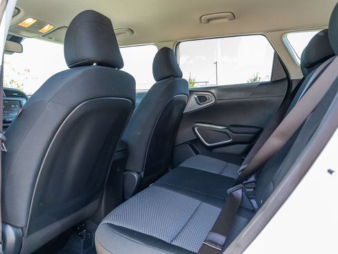 Used 2025 Kia Soul LX w/ LX Technology Package FWD image 16