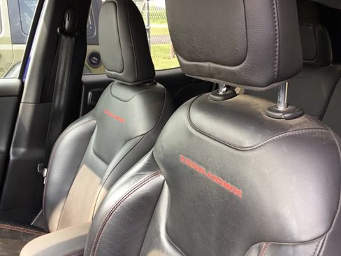 Used 2020 Jeep Renegade Trailhawk w/ Premium Leather Group AWD/4WD image 8