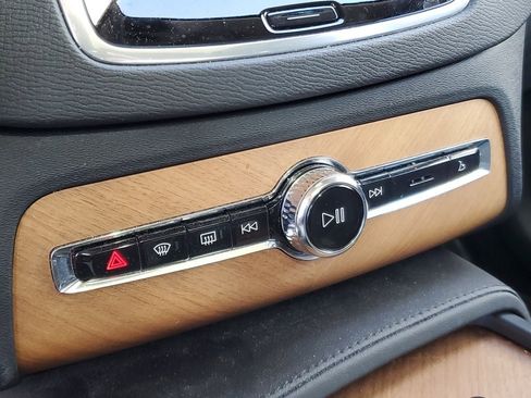 Certified 2023 Volvo XC90 B6 Plus image 25