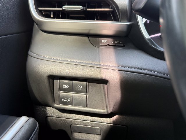 Used 2023 Toyota Highlander XLE AWD/4WD image 14