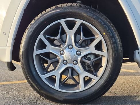 Used 2019 Jeep Grand Cherokee Overland image 6