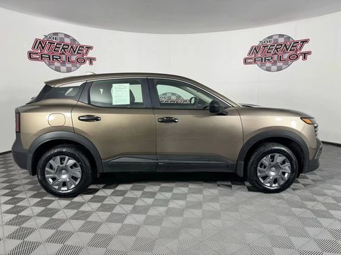 Used 2025 Nissan Kicks S image 8