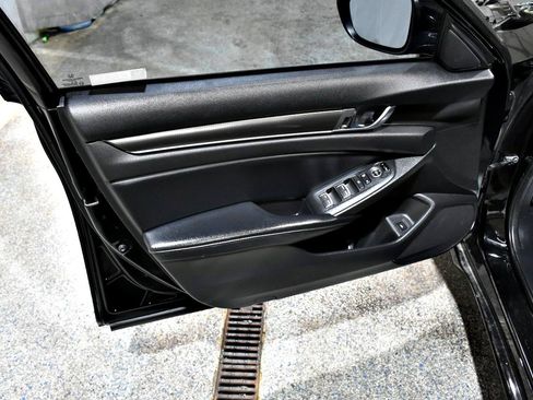 Used 2018 Honda Accord Sport image 34