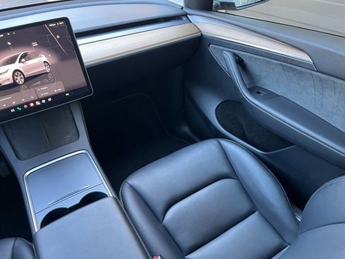 Used 2024 Tesla Model Y Long Range RWD image 18
