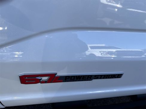 Used 2025 Ford F250 Lariat w/ Black Appearance Package image 12