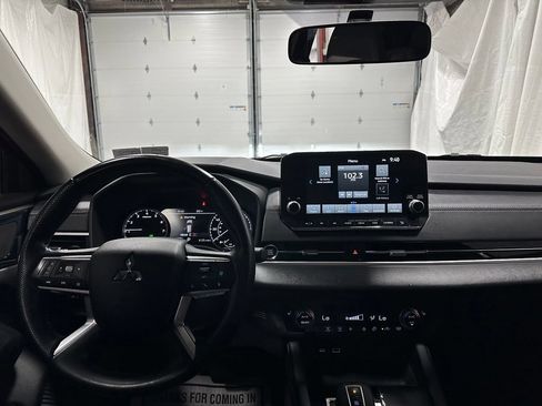 Used 2022 Mitsubishi Outlander SE AWD/4WD image 16