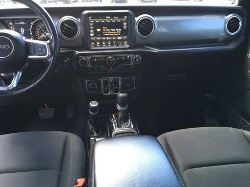 Used 2020 Jeep Wrangler Unlimited Sahara w/ Uconnect 4C Nav & Sound Group AWD/4WD image 25