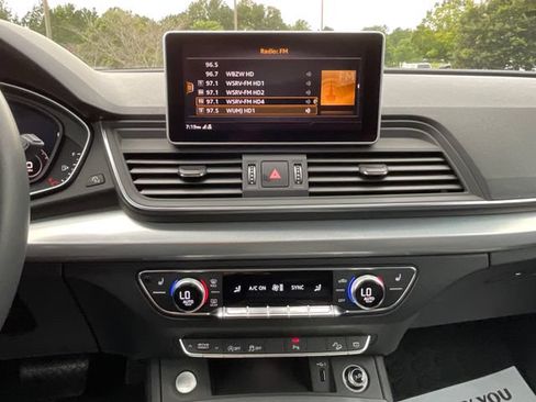 Used 2020 Audi Q5 2.0T Titanium Premium Plus AWD/4WD image 19
