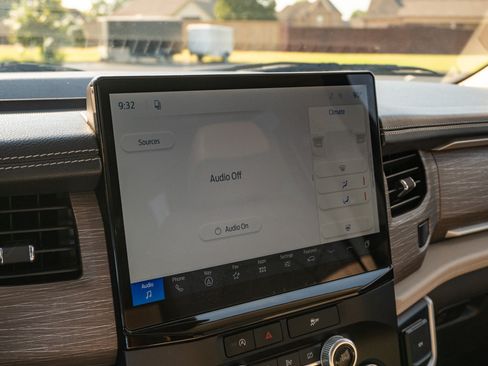 Used 2024 Ford Expedition Limited RWD image 25