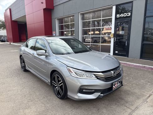 Used 2017 Honda Accord Touring image 23