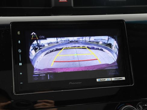 Used 2018 Toyota Camry XLE image 23