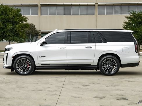 Used 2024 Cadillac Escalade ESV V AWD/4WD image 7
