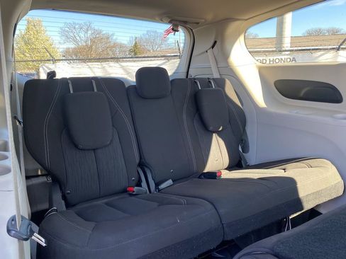 Used 2020 Chrysler Voyager L FWD image 16