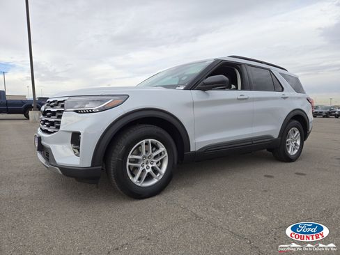 New 2026 Ford Explorer Active w/ Active Comfort Package image 2