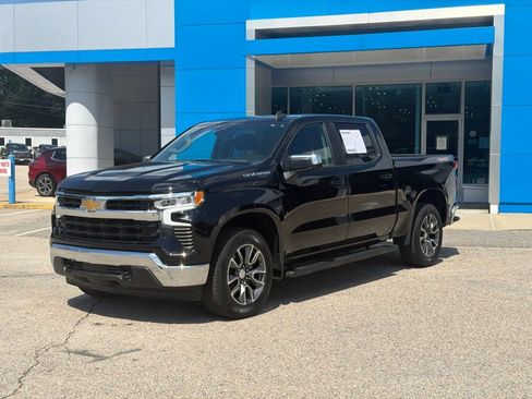 Used 2023 Chevrolet Silverado 1500 LT AWD/4WD image 2