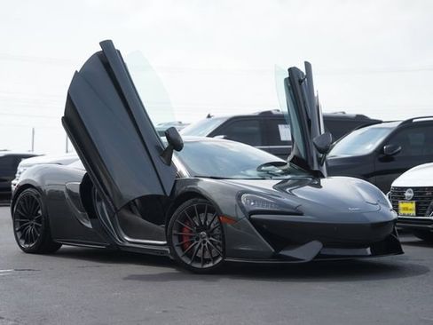 Used 2017 McLaren 570S RWD image 3